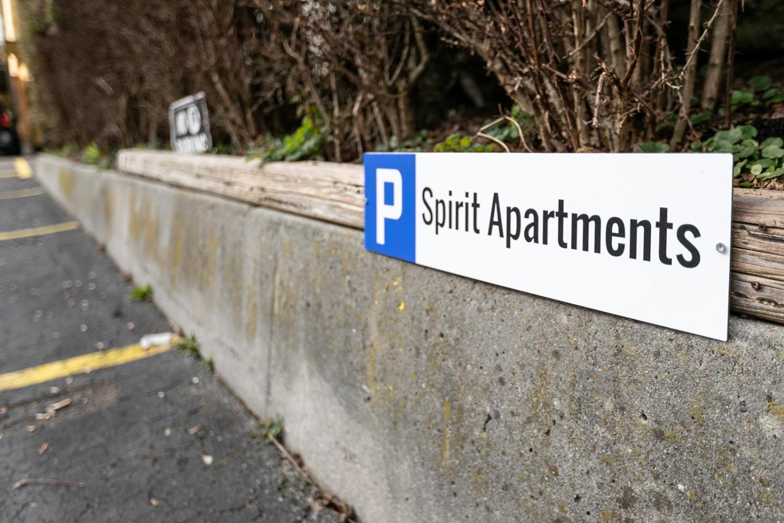Spirit Apartments - Studio 2 - Kueche - Parkplatz Engelberg Bagian luar foto